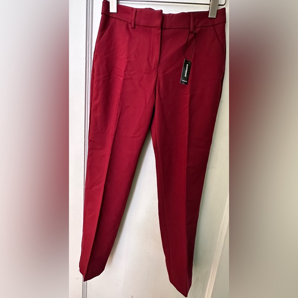 New with tags, red Express Columnist Ankle Mid Rise pants in size 4R